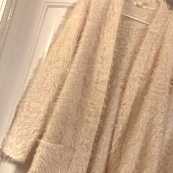 Cream fuzzy , Cosy cardigan open sweater - Picture 4 of 7